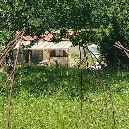 Lovely 2-Bed Shepherds Hut In A Forest Sougeres-en-Puisaye Zewnętrze zdjęcie