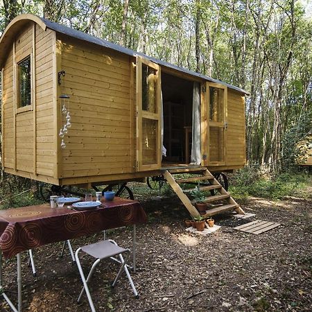 Lovely 2-Bed Shepherds Hut In A Forest Sougeres-en-Puisaye Zewnętrze zdjęcie