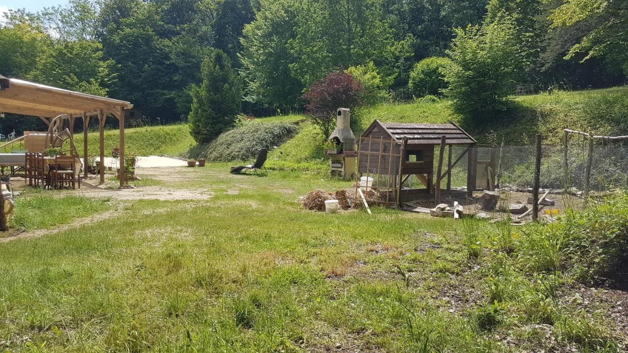 Lovely 2-Bed Shepherds Hut In A Forest Sougeres-en-Puisaye Zewnętrze zdjęcie