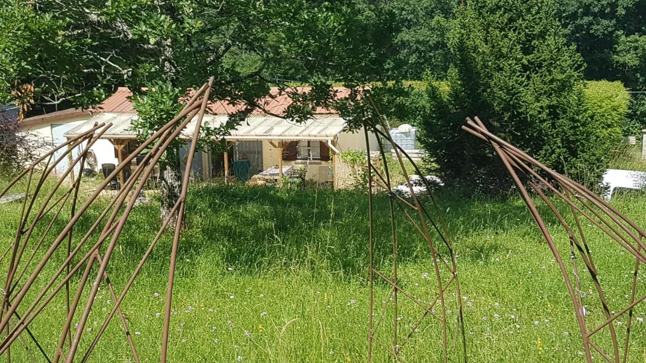 Lovely 2-Bed Shepherds Hut In A Forest Sougeres-en-Puisaye Zewnętrze zdjęcie