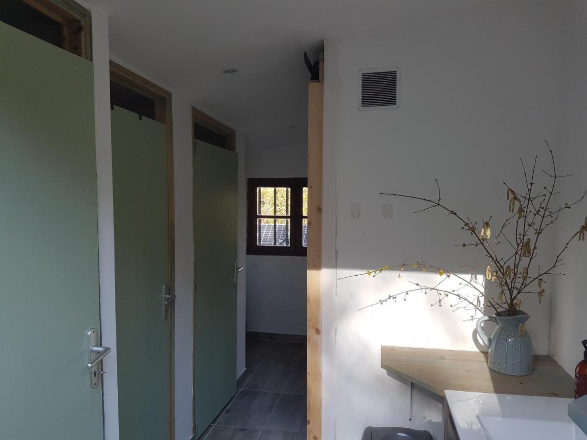 Lovely 2-Bed Shepherds Hut In A Forest Sougeres-en-Puisaye Zewnętrze zdjęcie