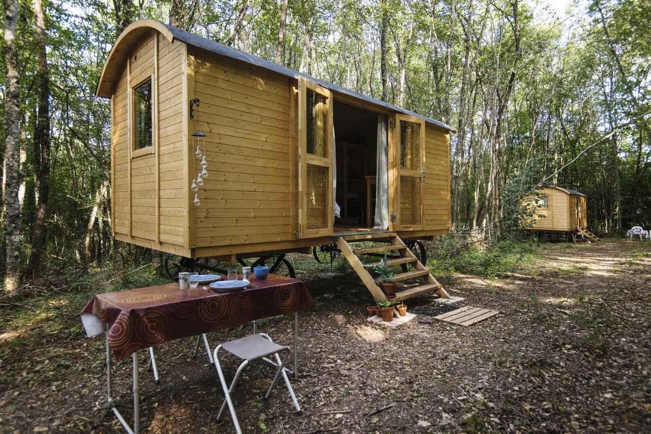 Lovely 2-Bed Shepherds Hut In A Forest Sougeres-en-Puisaye Zewnętrze zdjęcie